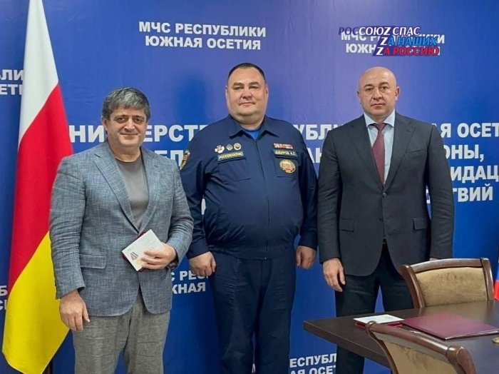 Министр  МЧС Республики Южная Осетия  Ибрагим Гассеев наградил медалями «За содружество»