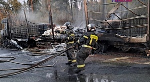 Три горящих автомобиля возле автозаправки потушили в Богородском округе